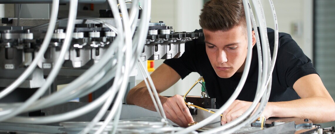 Bachelor of Engineering – Mechatronik Plus (m/w/d) 2027, 1. Bild